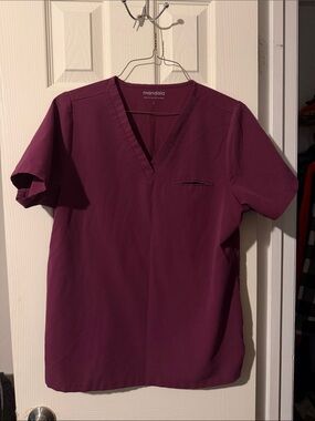 #154 Mandala V-Neck Short Sleeve Scrub Top — Deep Berry